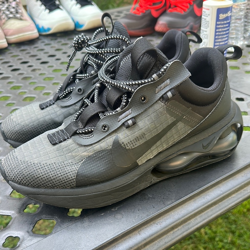 Nike Men's Gray and Black Athletic Shoes